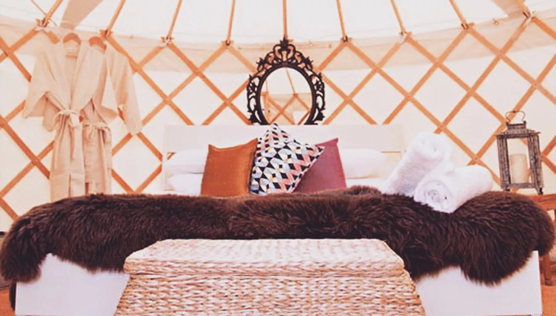 HowTheLightGetsIn-Super-Luxury-Yurt-Popup