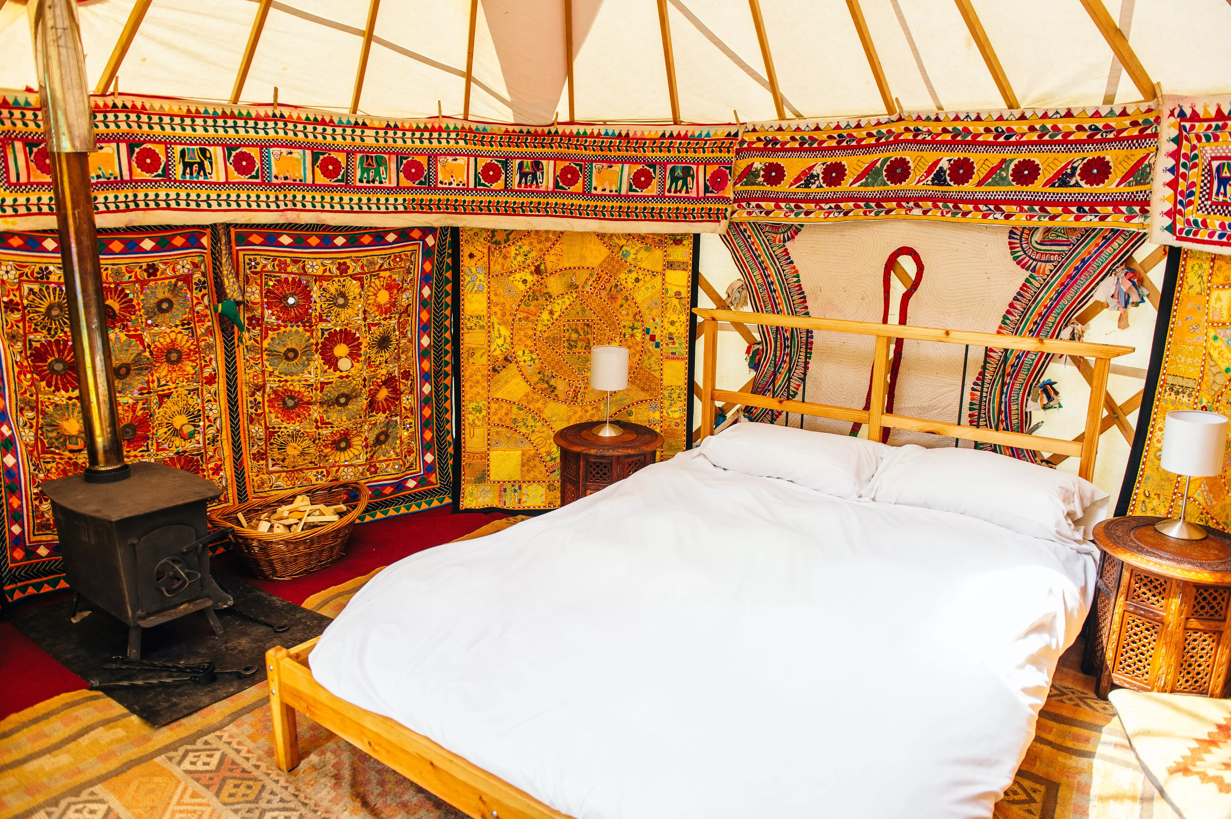 peng-yelow-yurt-min